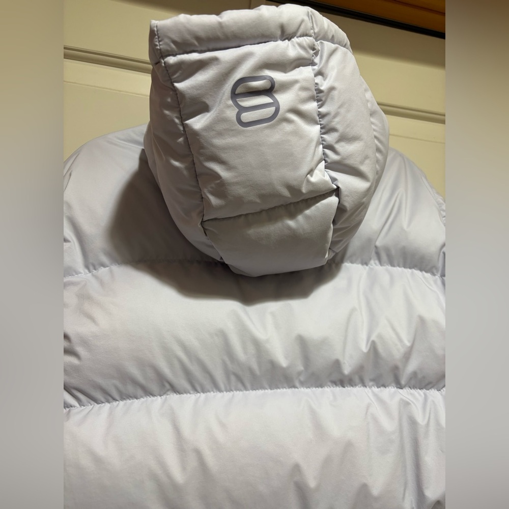 Aritzia The Super Puff - Very Light Gray (grayish white w/ blue hue) Size XS - Picture 6 of 16